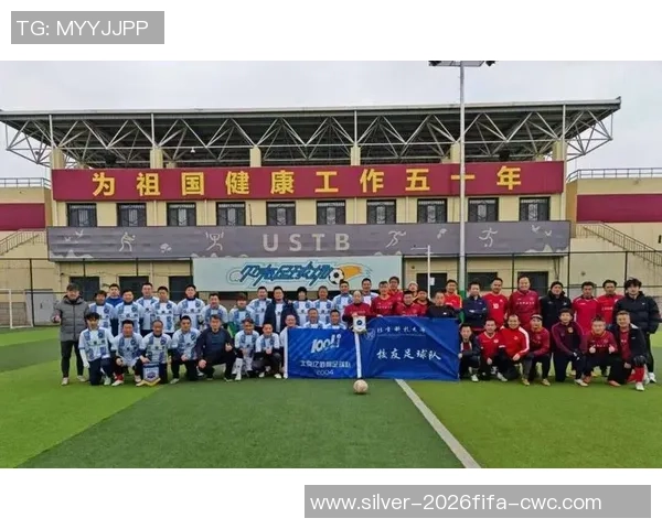 足球与篮球男生的热血对决与友谊碰撞展现青春活力与团队精神 足球与篮球男生的热血对决与友谊碰撞展现青春活力与团队精神