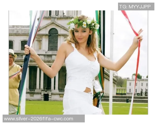 英超足球宝贝第一的魅力与风采揭秘,展现青春活力与足球激情的完美结合 英超足球宝贝第一的魅力与风采揭秘,展现青春活力与足球激情的完美结合